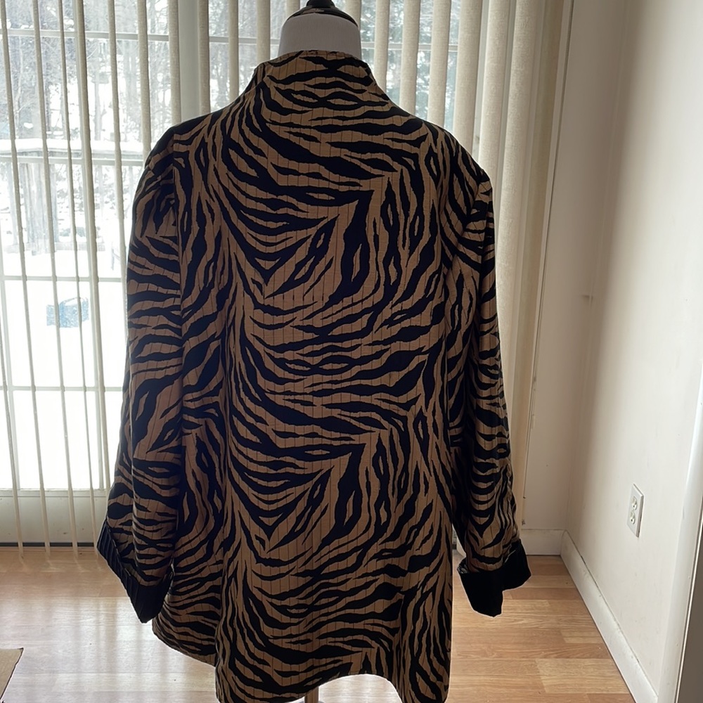 Black & Gold Reversible Swing Jacket, no tags. Good Quality, Attractive, Size 1X - Picture 5 of 7